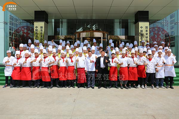 大连新东方邀烹饪界国宴大师走进课堂