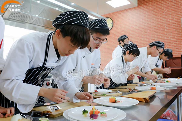 “新东方杯”西点西餐烹饪技能大赛成功落幕